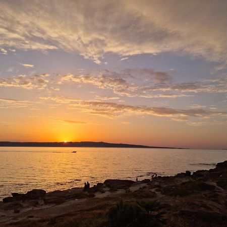 Appartamento Scoglio Elisabetta Calasetta Exterior foto